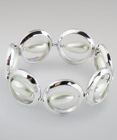 Brăţară din elemente rotunde argintii decupate, cu perle de sticla