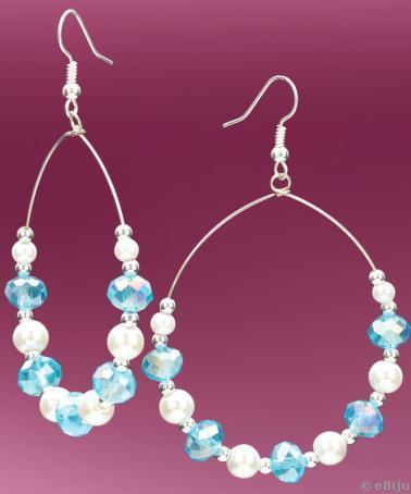 Cercei perle de sticla albe cu
cristale albastre