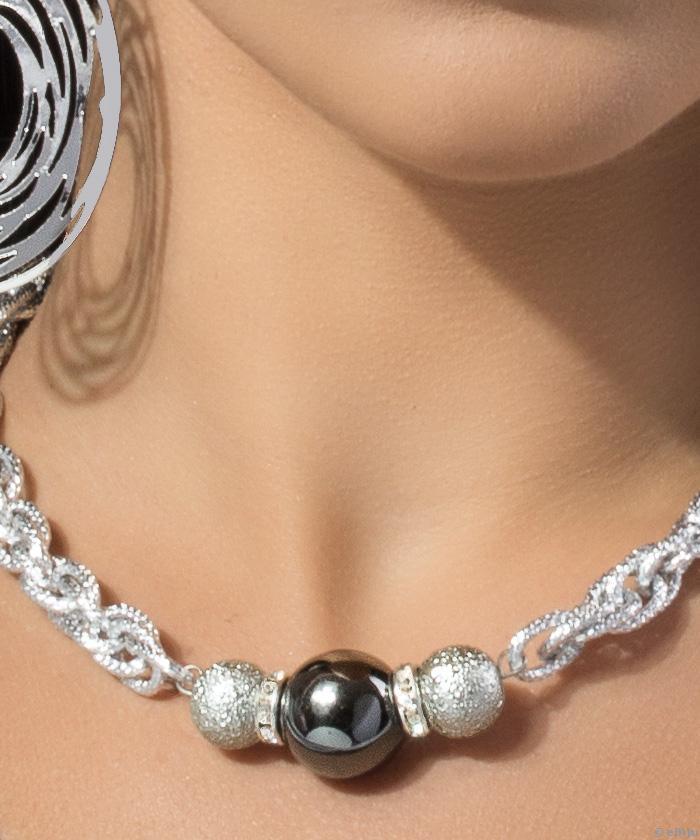 Colier argintiu, cu perle gofrate argintii şi gunmetal