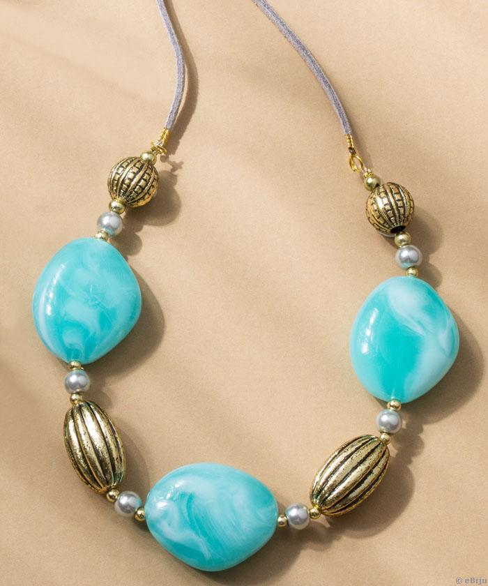 Colier cu acril turcoaz, mărgele aurii şi perle de sticlă