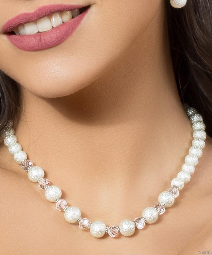 Colier din perle albe, gofrate, cu cristale