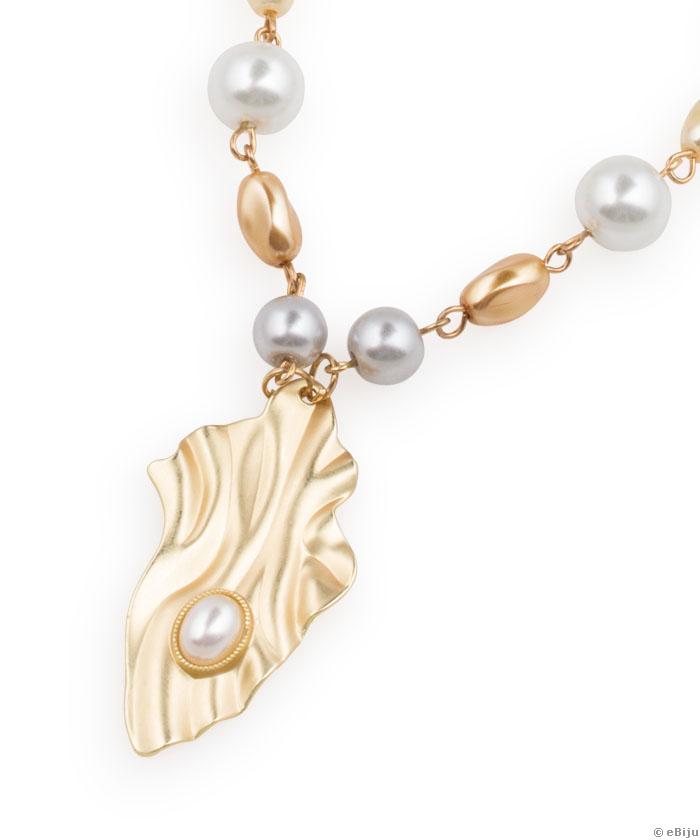 Colier din perle de sticlă albe, aurii, gri şi crem