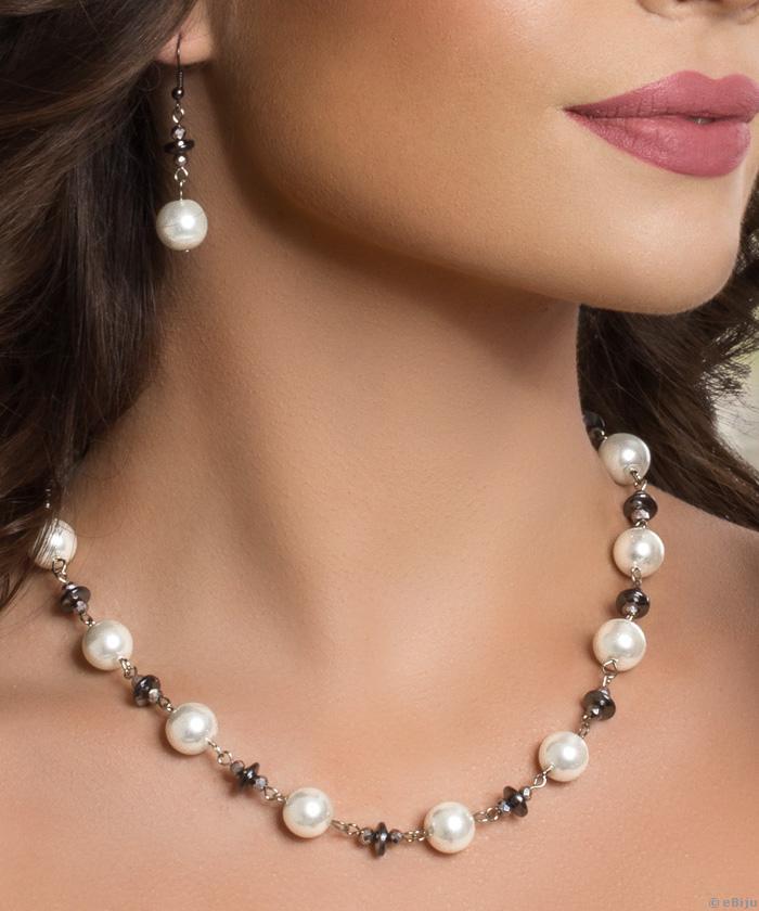 Colier din perle de sticlă albe, cu mărgele de hematit