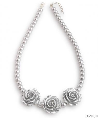 Colier din perle de sticlă argintii cu trandafiri