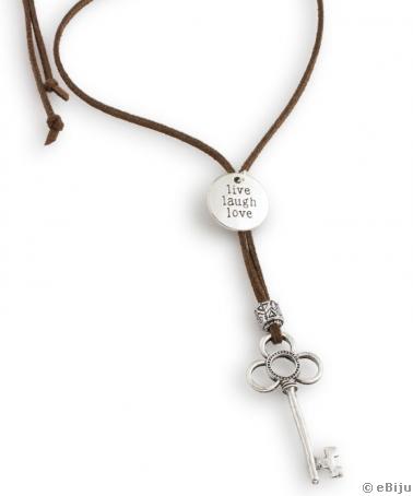 Colier în formă de ‘Y‘ cu medalion  şi cheiţă metalică