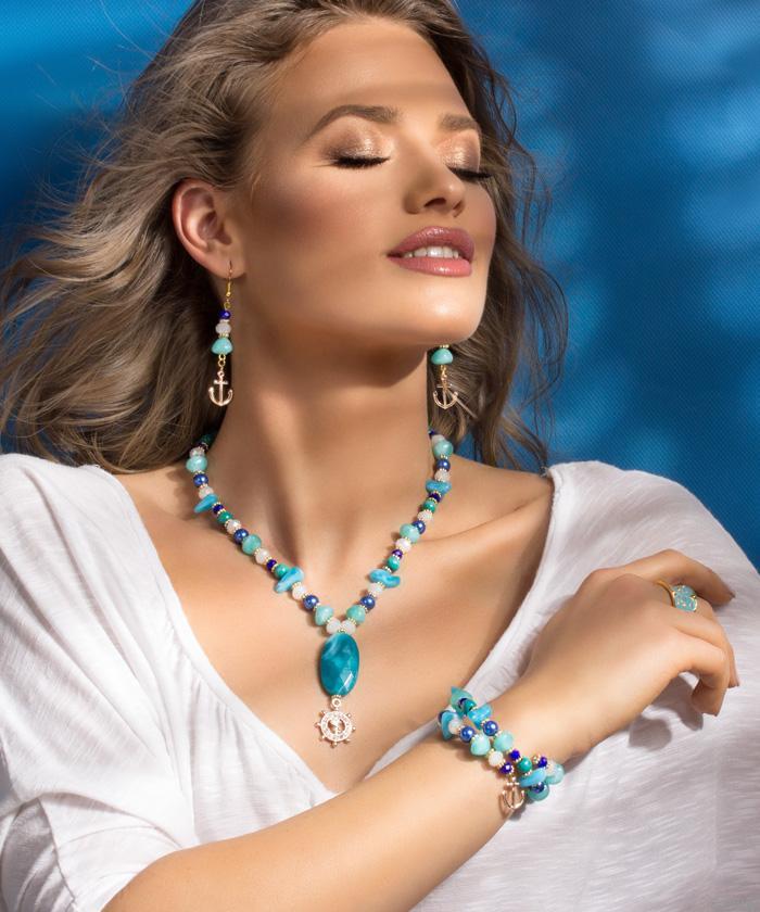 Colier turcoaz-albastru, din perle şi cristale