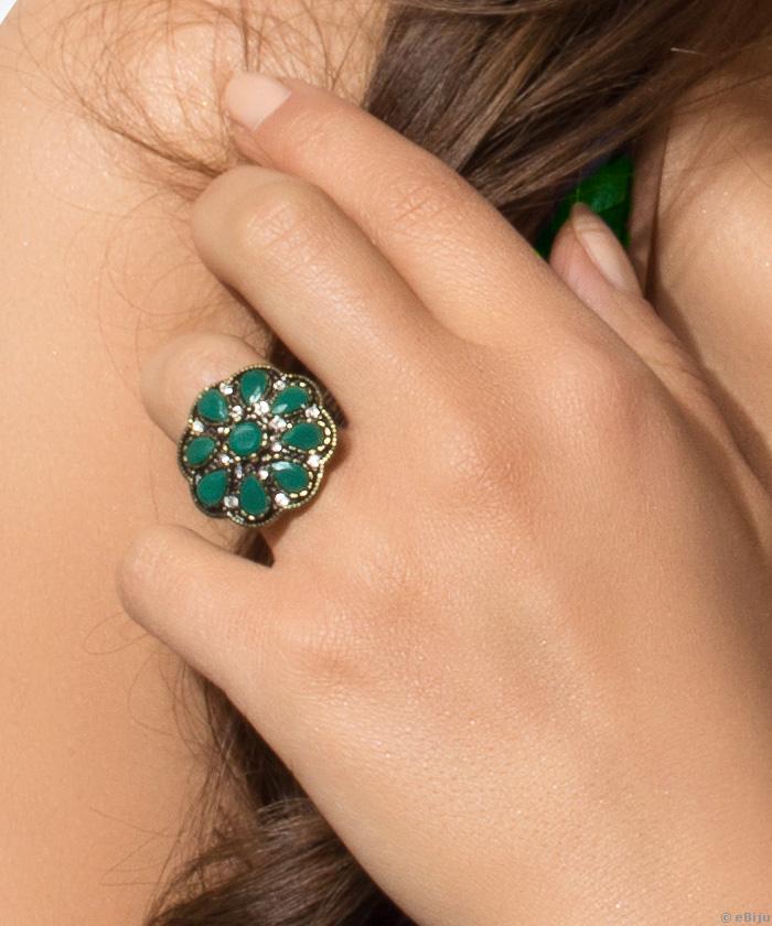 Inel floare verde, cu cristale şi metal auriu antichizat.