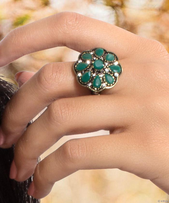 Inel floare verde, cu cristale şi metal auriu antichizat