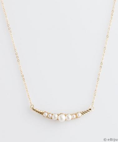 Pandantiv auriu cu perle de sticlă