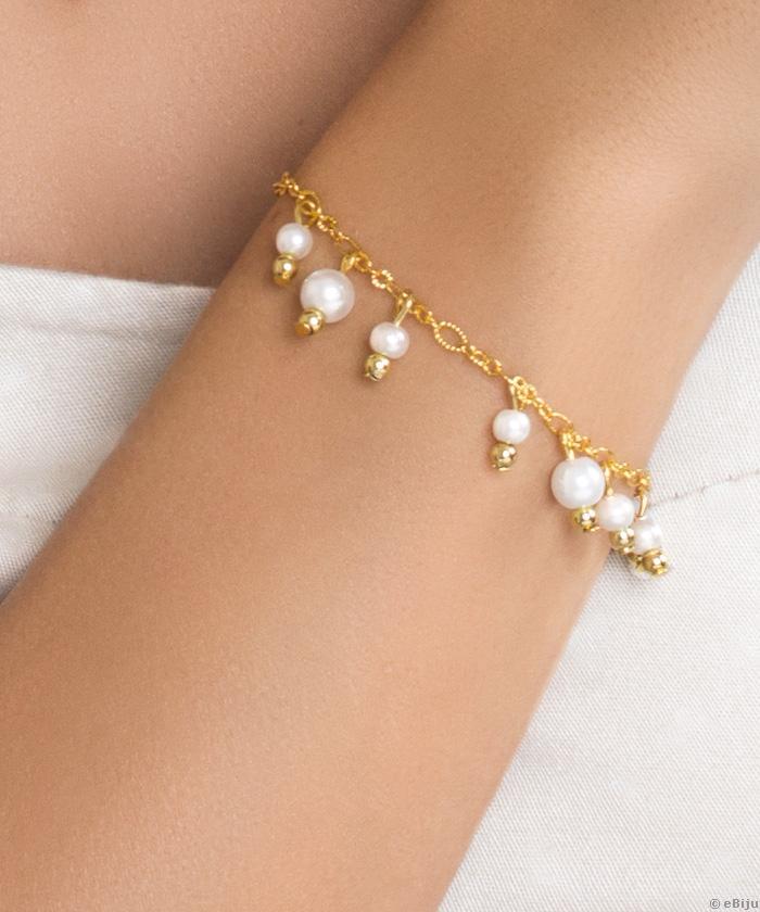 Brăţară aurie cu perle de sticlă albe