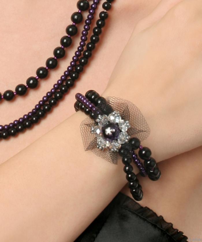 Bratara floare cristale cu tull si perle de sticla, negru cu mov
