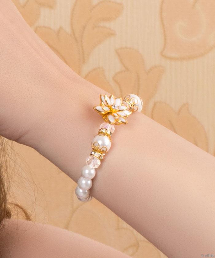 Brăţară floare metalică alb-aurie şi perle albe