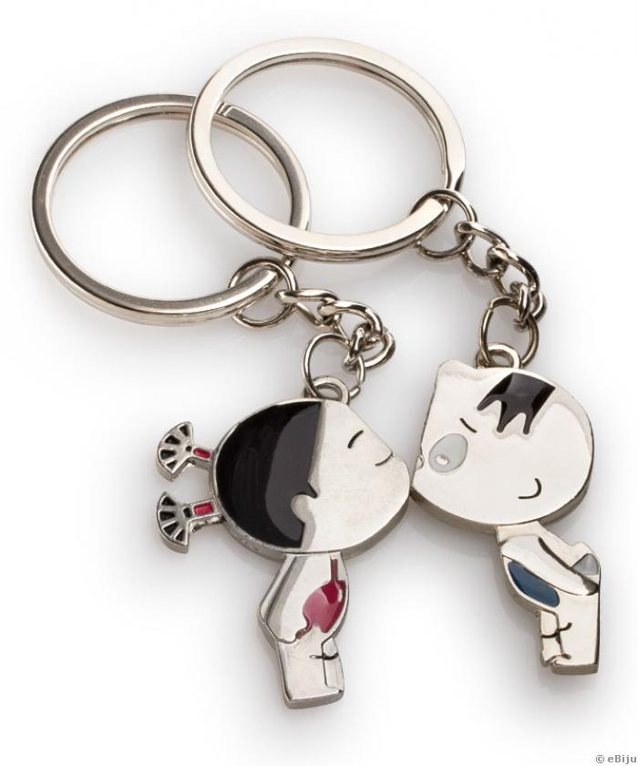 Breloc sărut băiat și fată