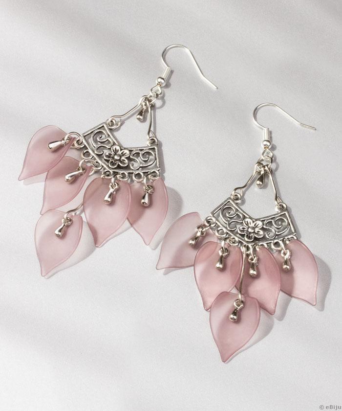Cercei chandelier argintii, cu petale roz pudră