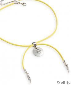 Choker ajustabil cu medalion ‘live, laugh, love’