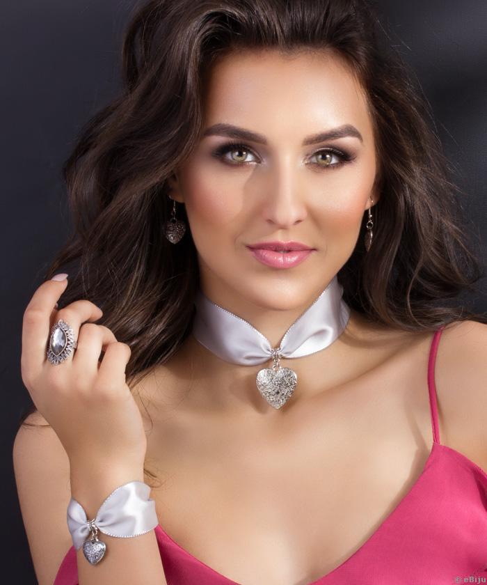 Choker satin gri cu inimioară