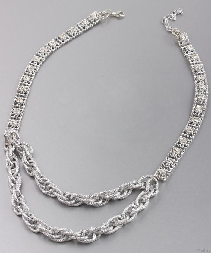 Colier argintiu metalizat cu cristale şi lanţuri