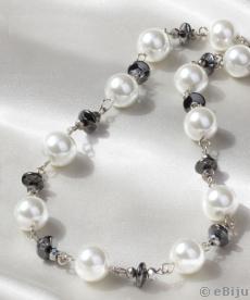 Colier din perle de sticlă albe, cu mărgele de hematit