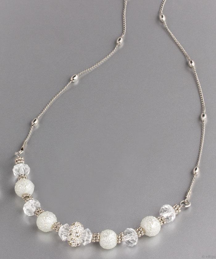 Colier din perle de sticlă albe gofrate, cu cristale
