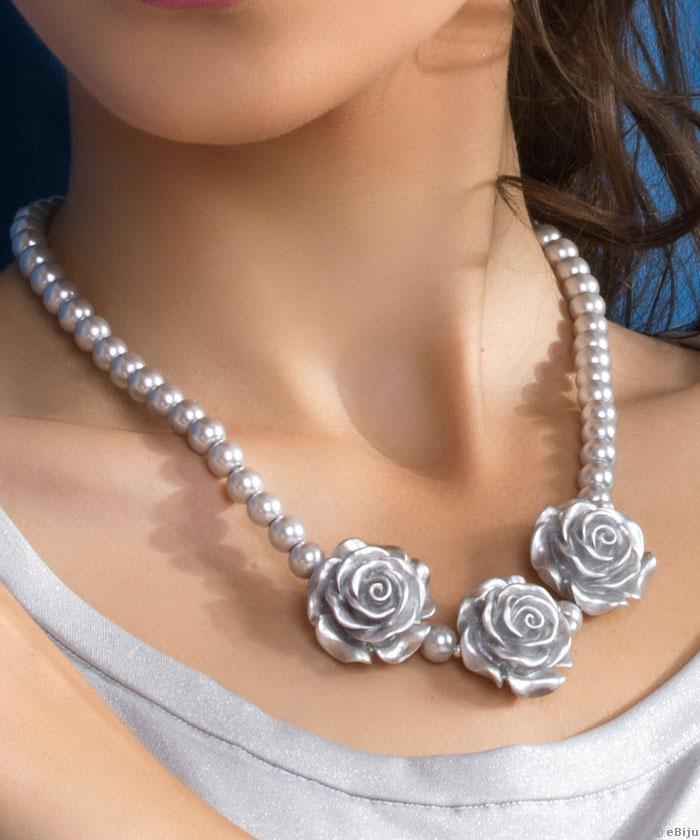 Colier din perle de sticlă argintii cu trandafiri