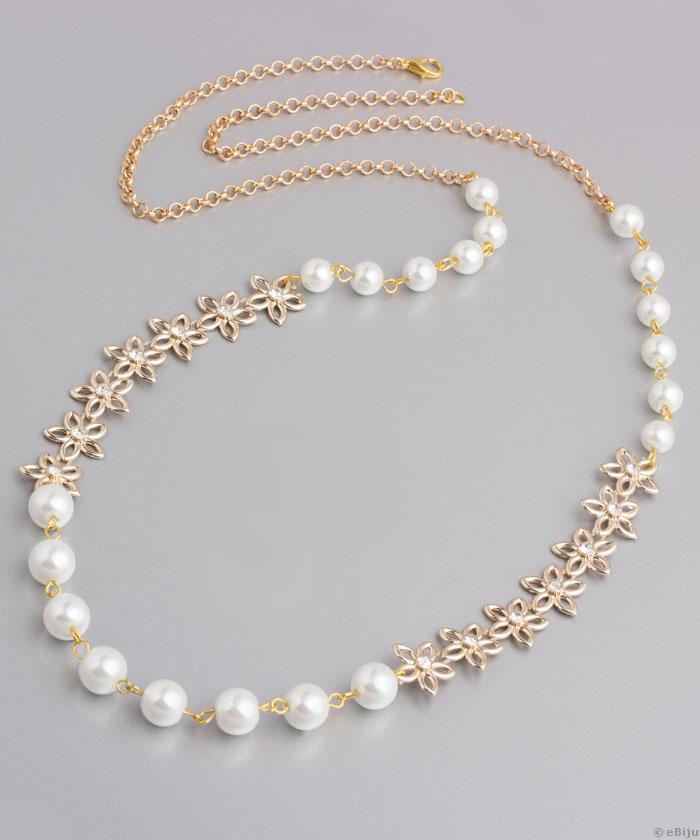 Colier lung cu floricele aurii şi perle albe