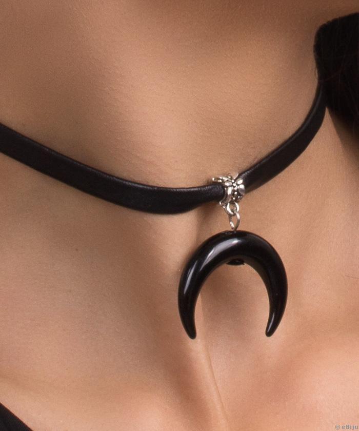 Fekete choker félhold medállal