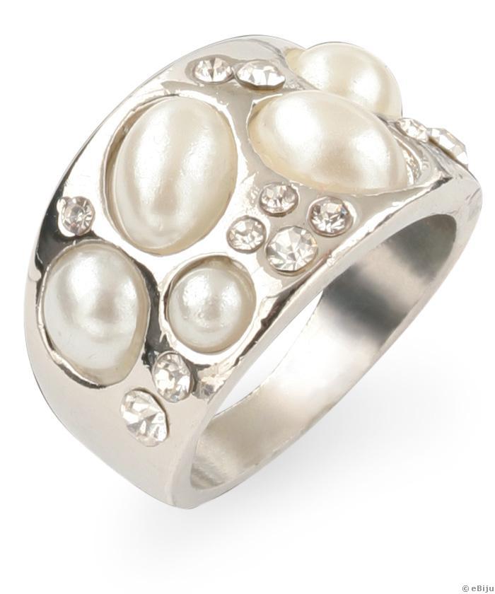 Inel din metal argintiu, cristale și perle albe