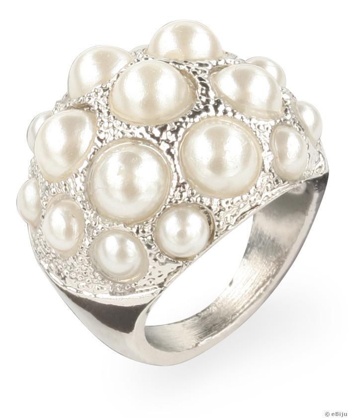 Inel din metal argintiu și perle albe de stică
