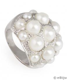 Inel din metal argintiu și perle albe de stică