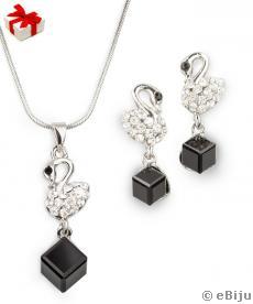 Set pandantiv şi cercei cu lebede argintii cu elemente Swarovski albe şi cuburi negre 